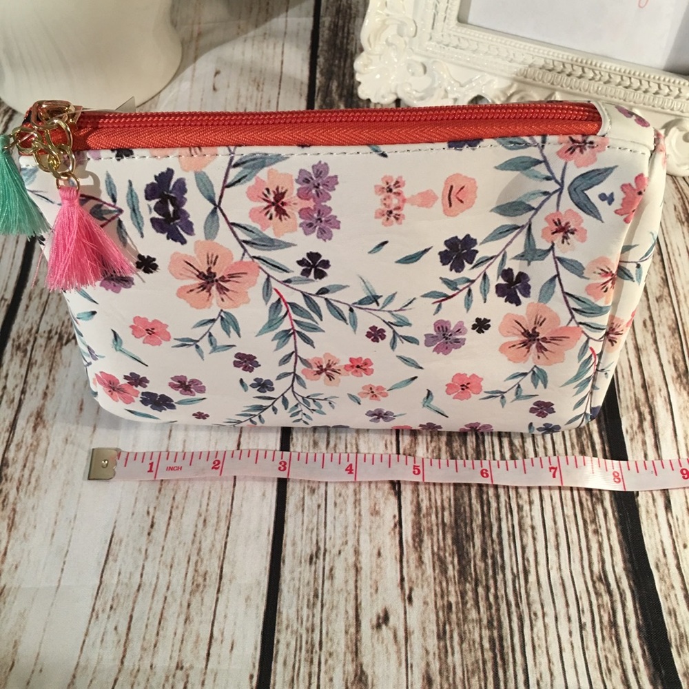 Lot of NWT Cosmetic Bags - Picture 2 of 5